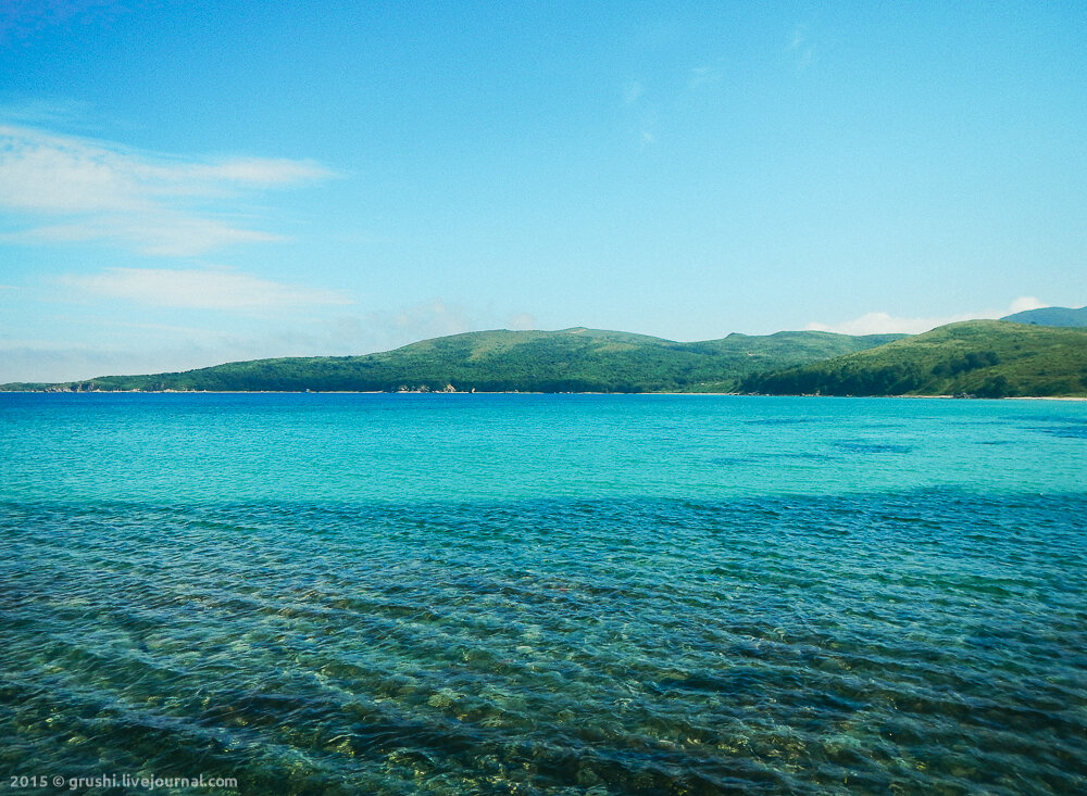 Бухта Астафьева скалы и море природный ландшафт
