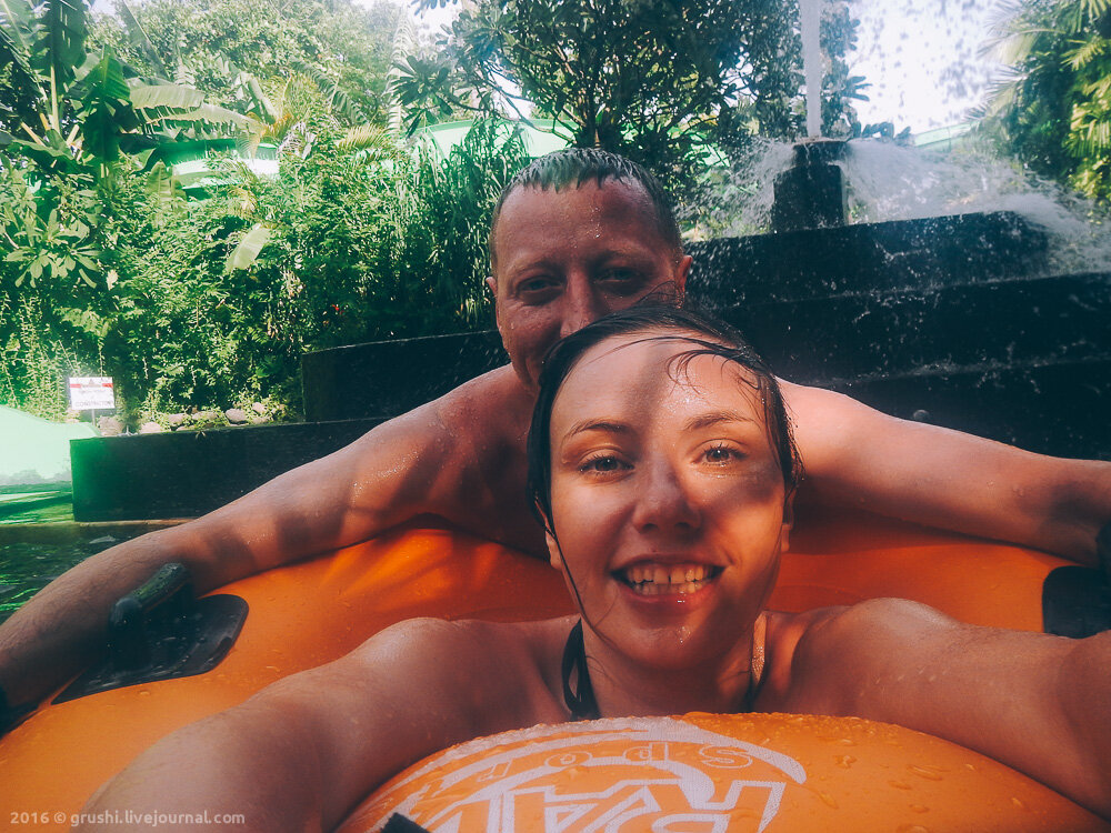 Бассейн с искусственной рекой в WaterBoom