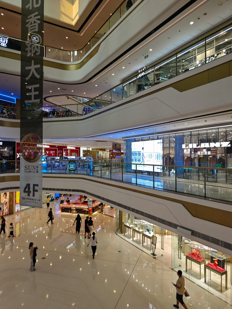 Внутри ТЦ Wanda Plaza