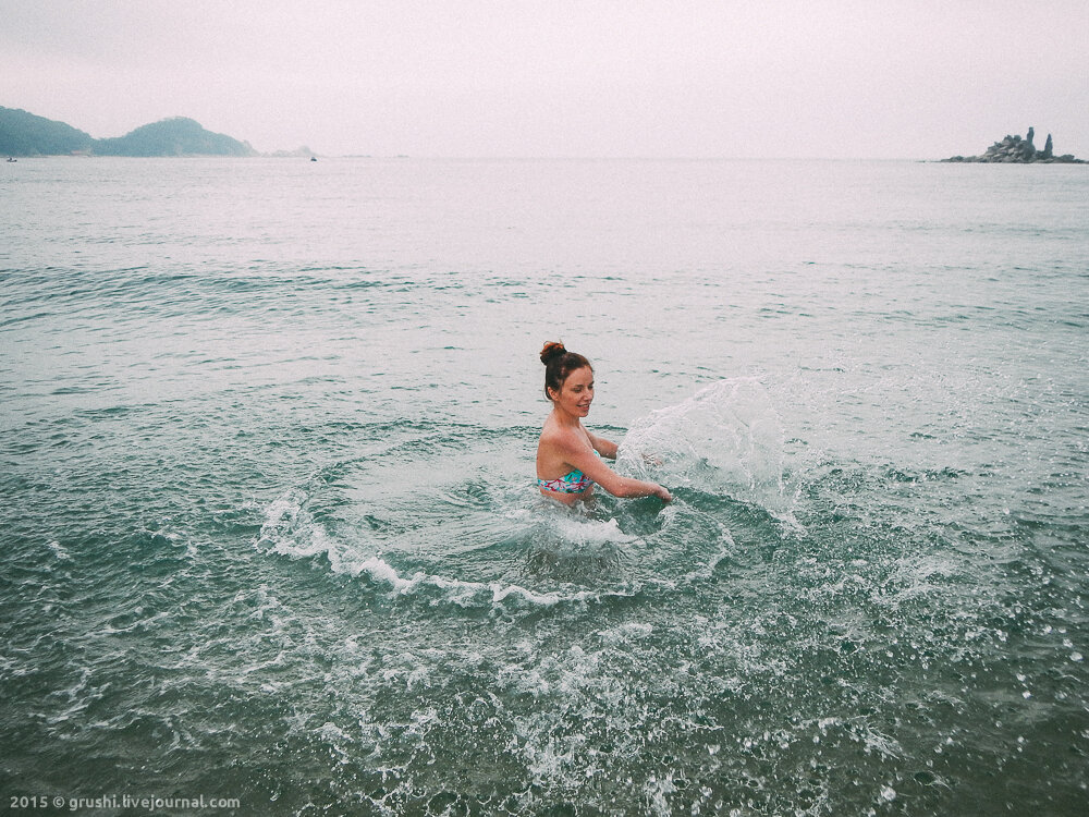 Прогулка вдоль кромки воды