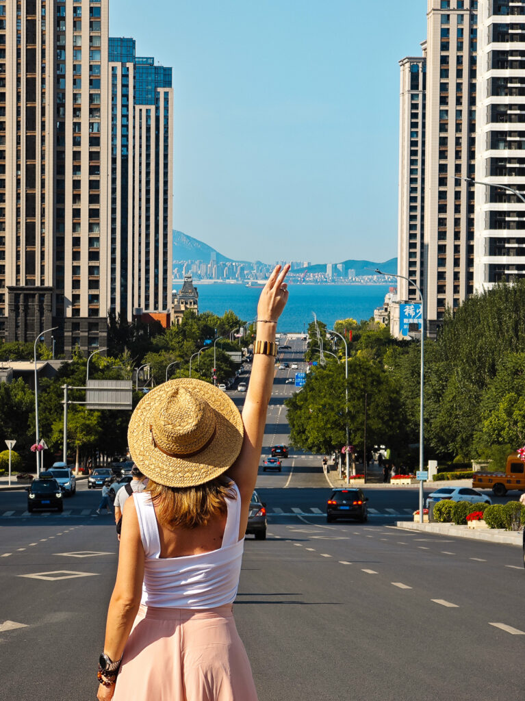 Улица Gangdong Fifth Street с видом на море