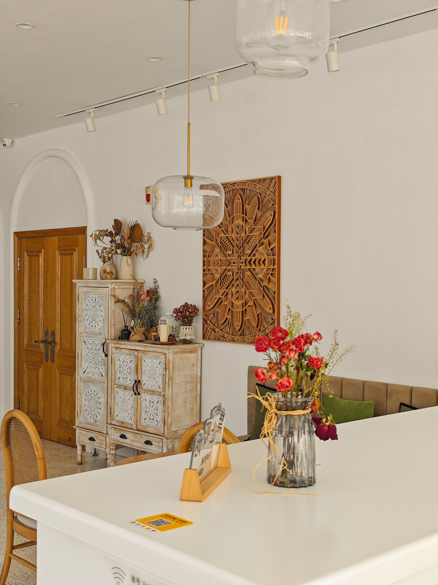 Библиотека в отеле Koi Fish Designer Homestay
