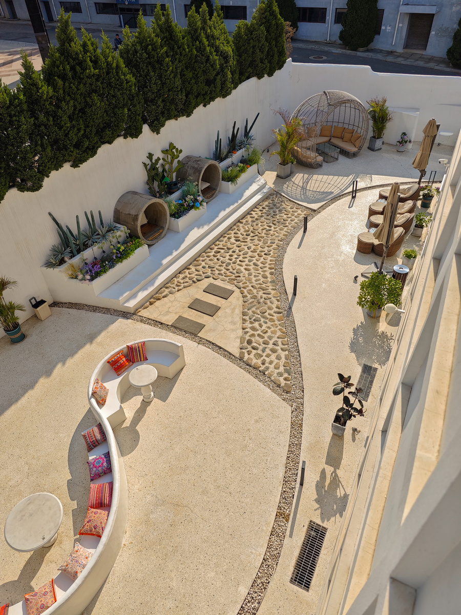 Персонал отеля The Koi Fish Designer Homestay