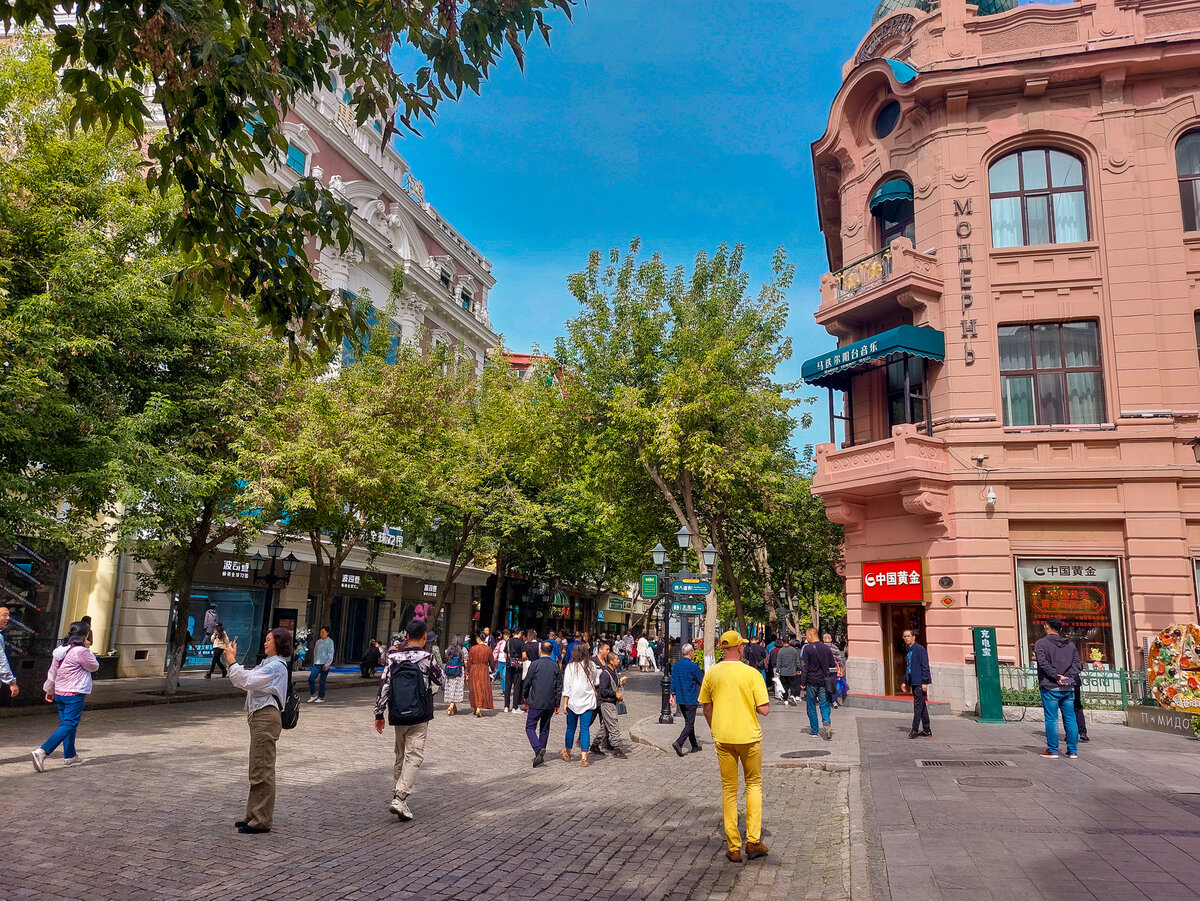 Вход на пешеходную улицу Арбат в Харбине