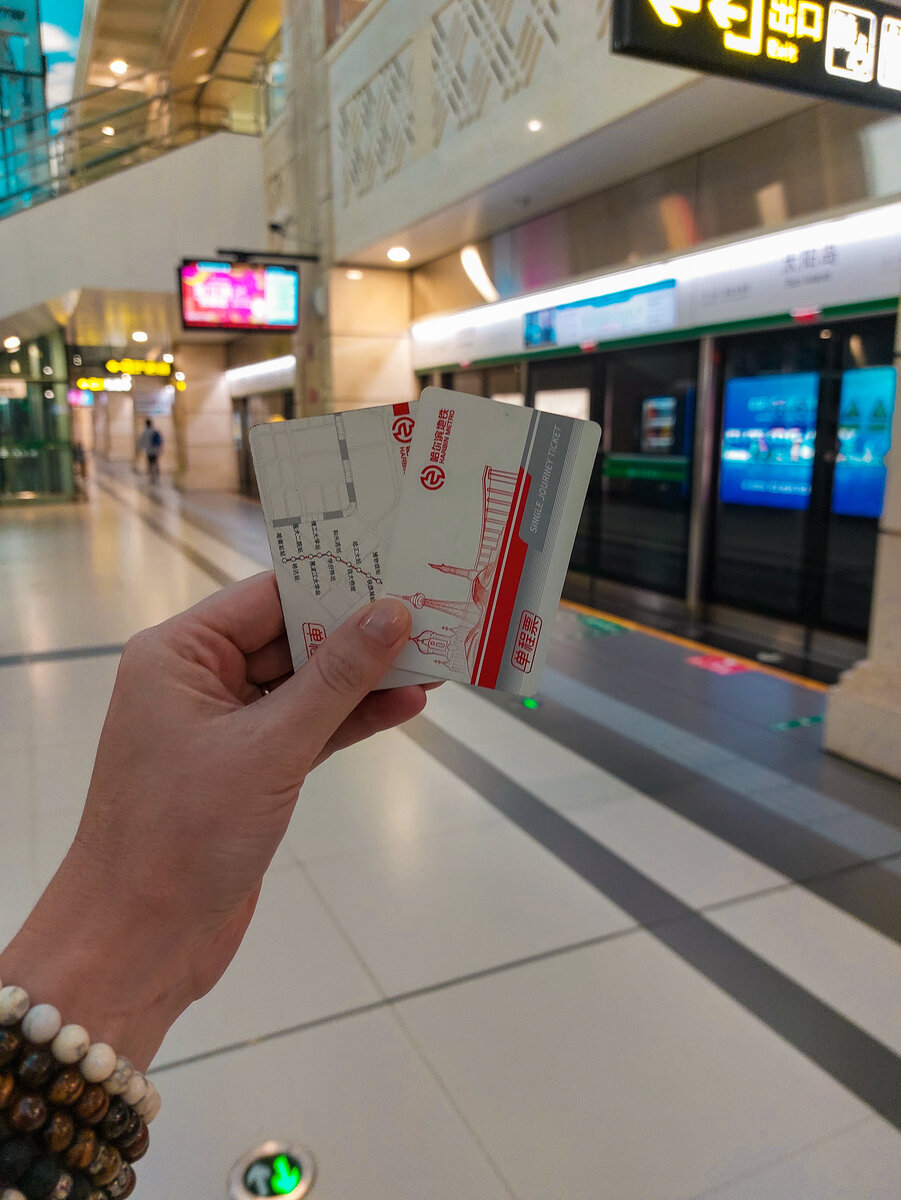 Турникеты на входе в метро Харбина