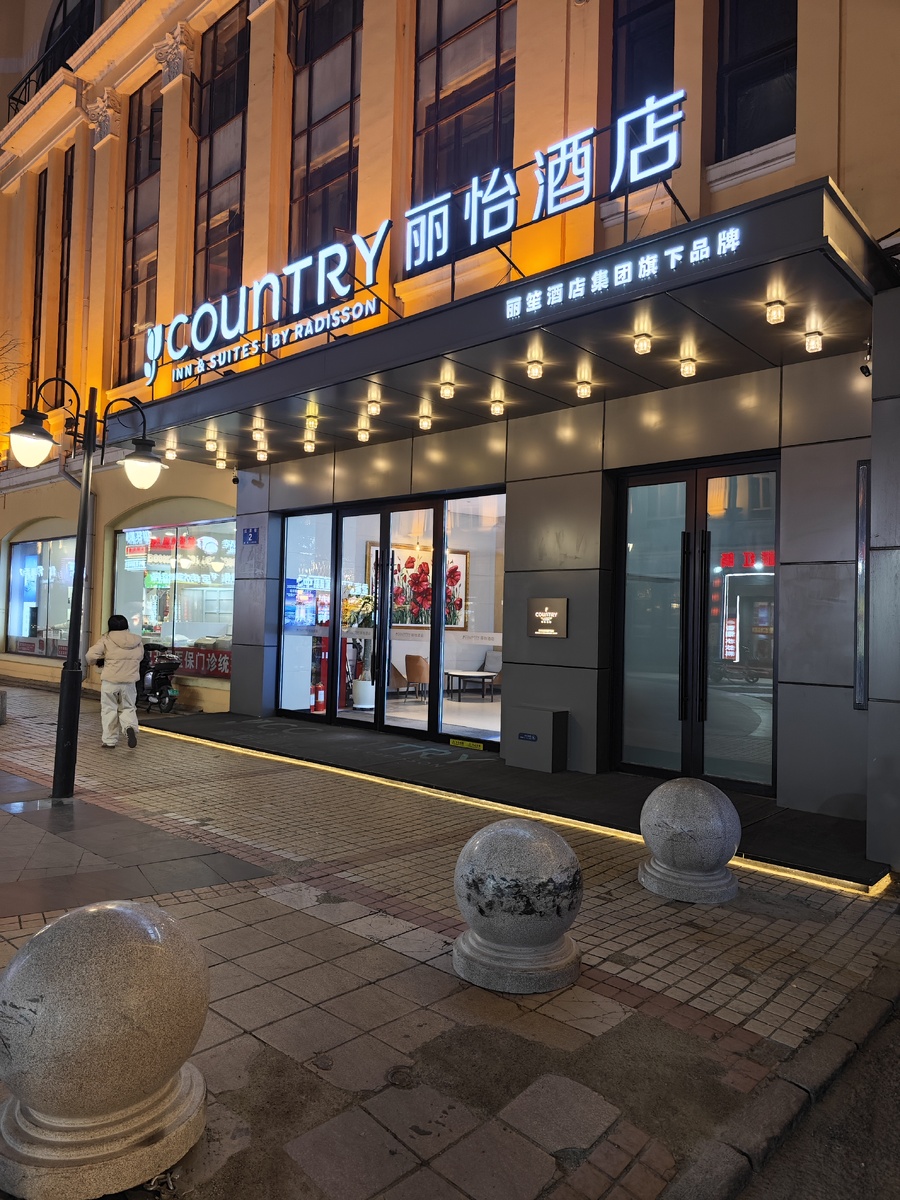 Лобби отеля Country Inn & Suites с зоной отдыха