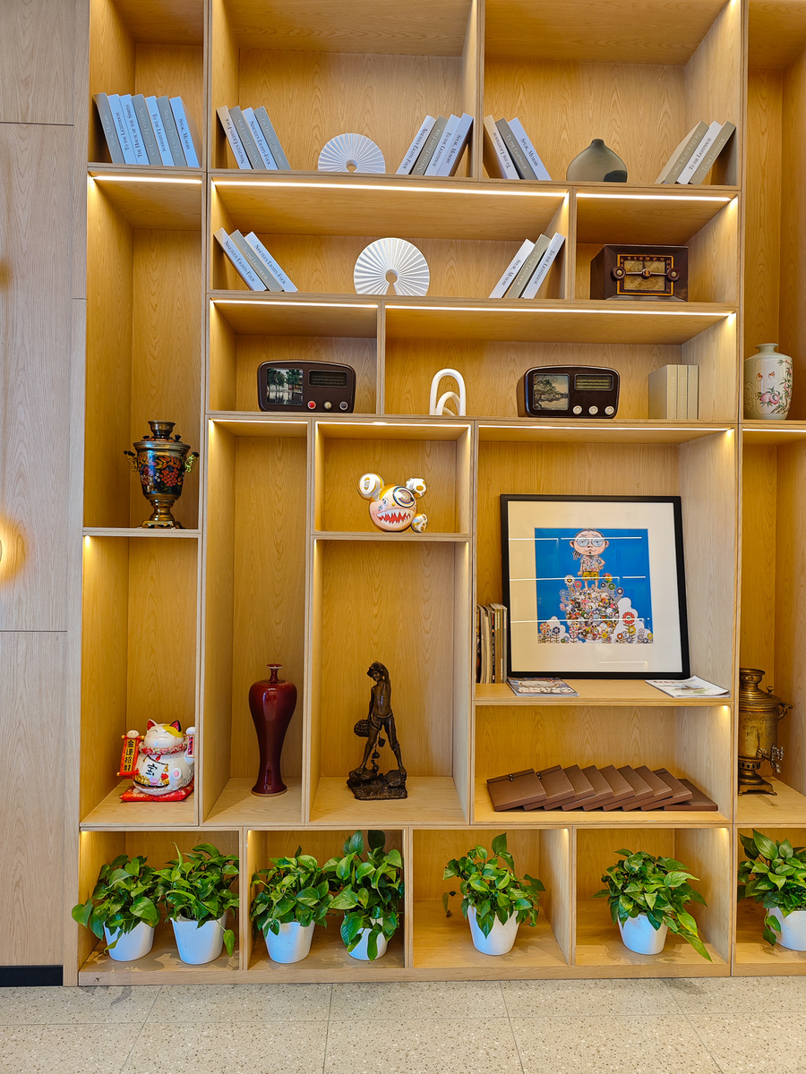 Библиотека в лобби отеля Country Inn & Suites