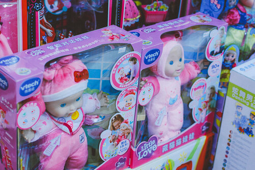 Игрушки в магазине