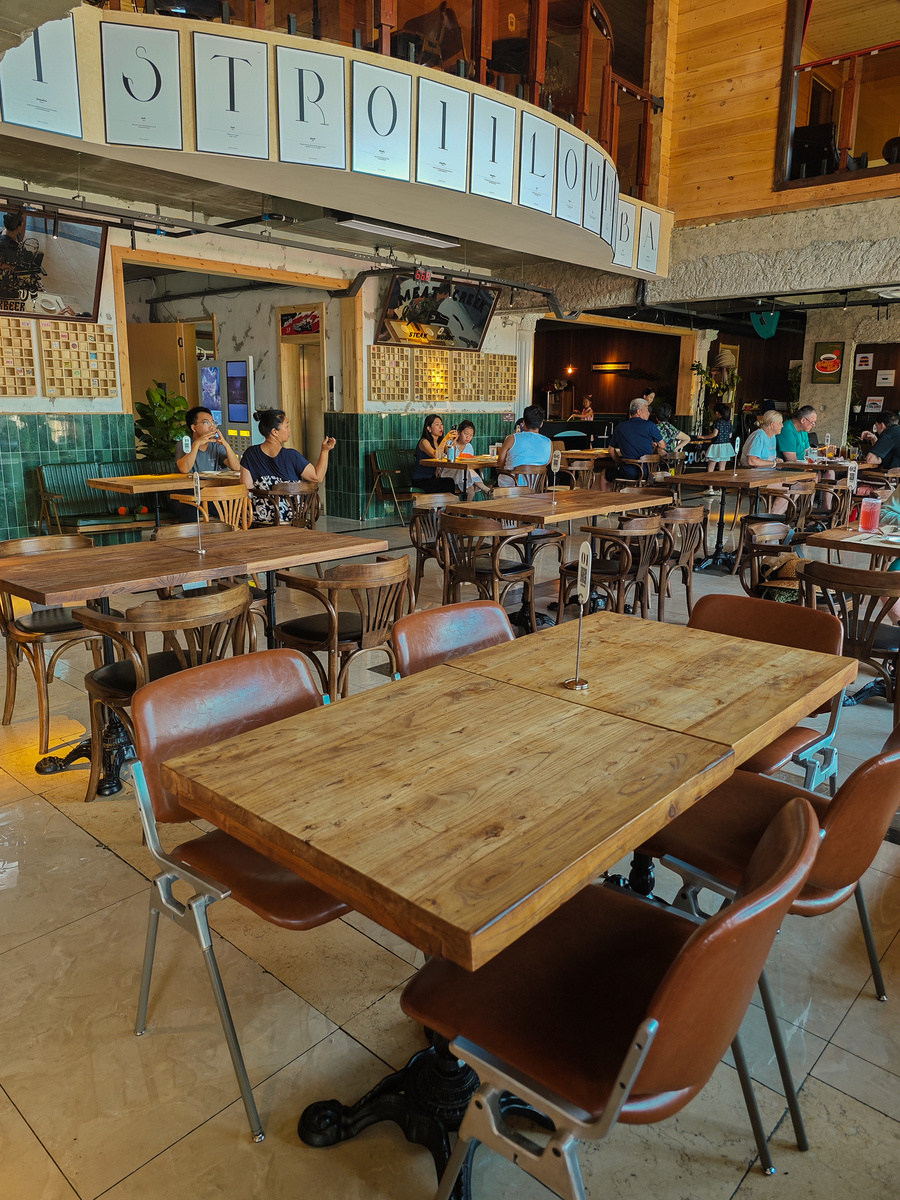 Коктейль в ресторане Bistro 11