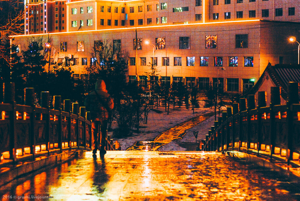 Неоновые вывески ночного города