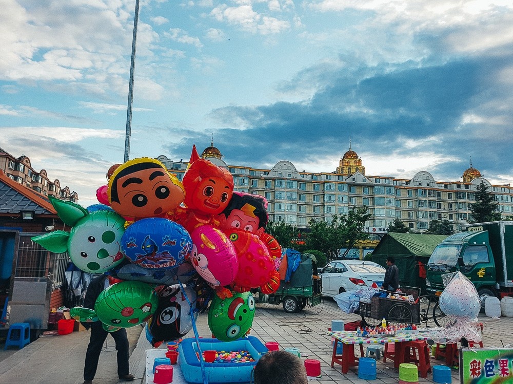 Танцы на площади в Хуньчуне