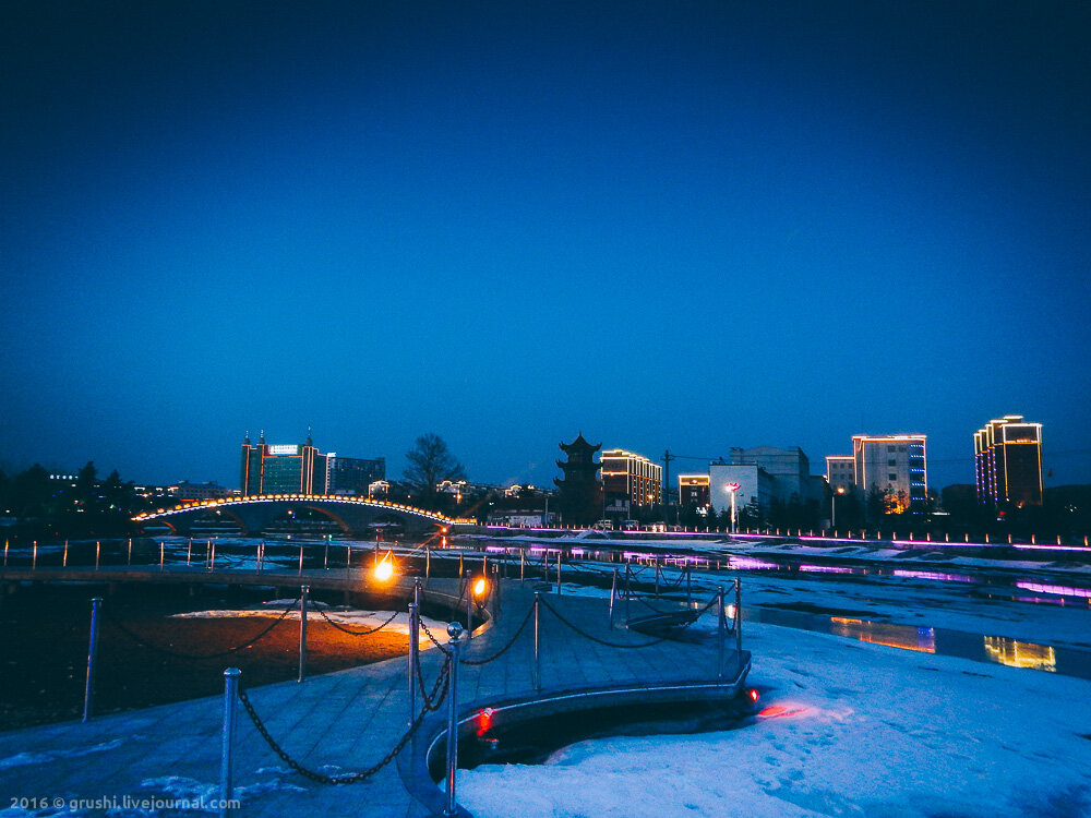 Атмосфера ночного китайского города