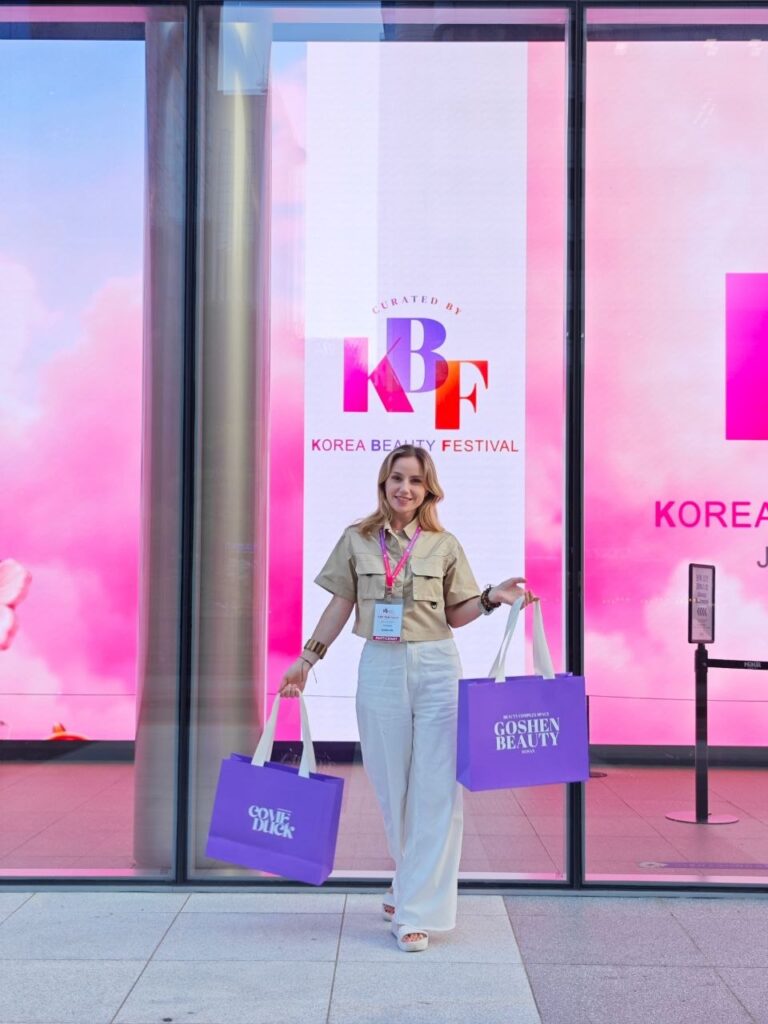 Корейская косметика K-beauty в чемодане после поездки