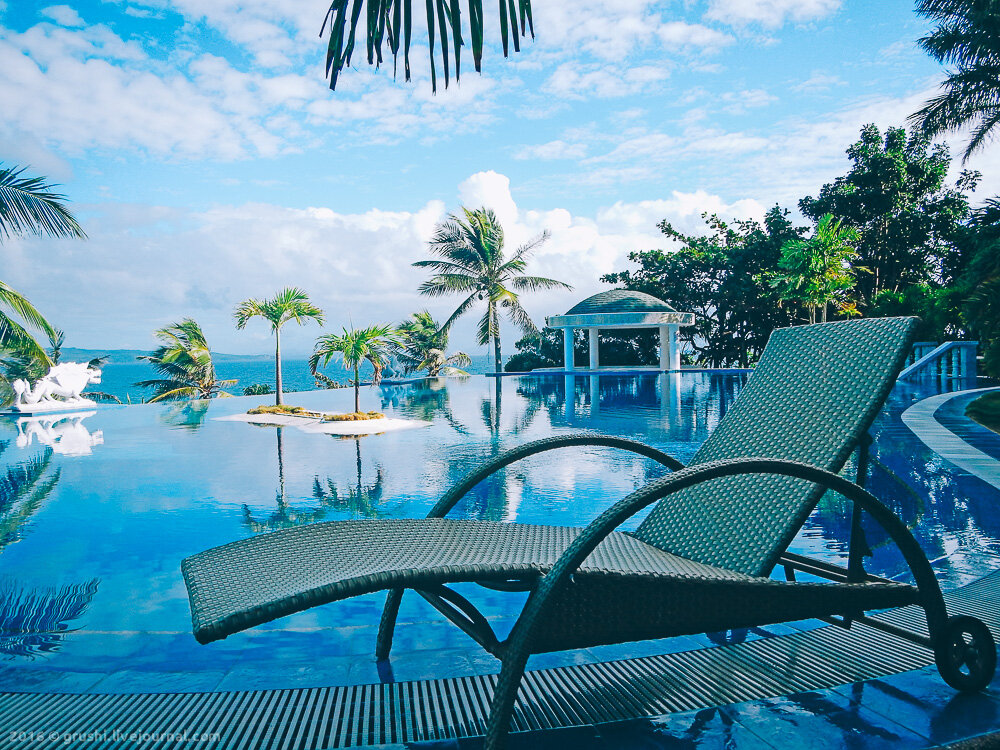 Вход в Lingganay Resort Boracay