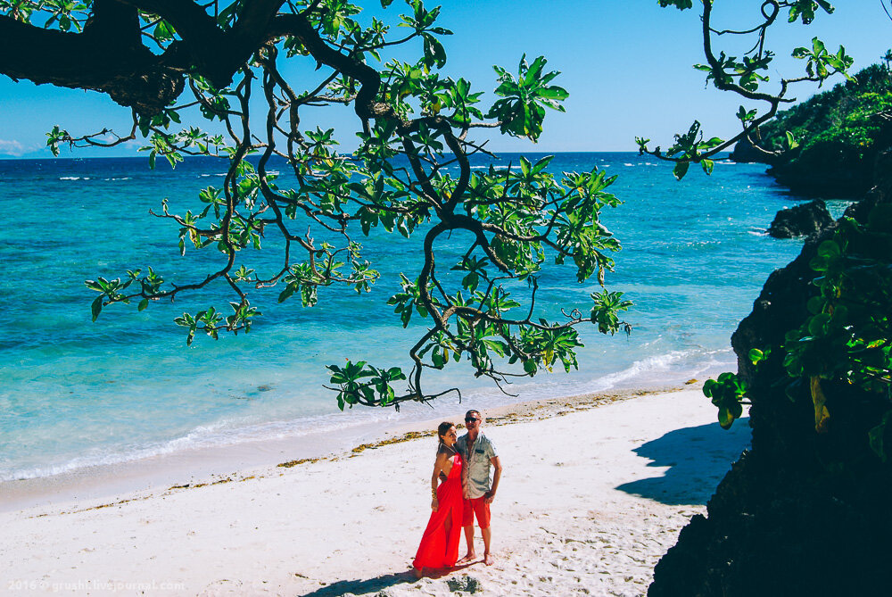 Скалы на пляже Petty Beach Boracay