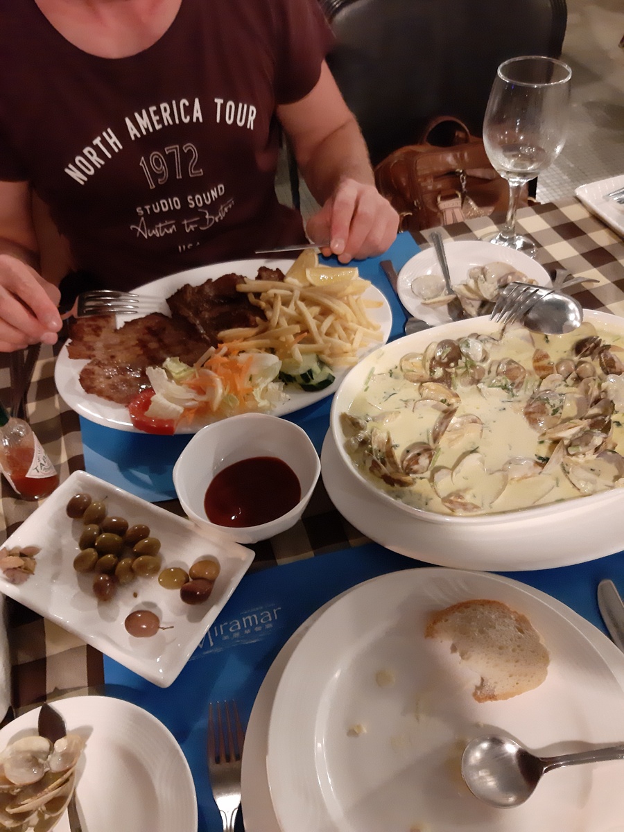 Португальский ресторан в Макао с местной кухней