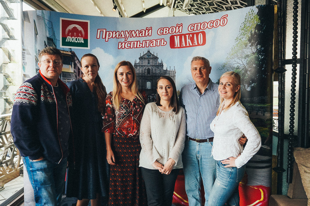 Ночной вид на небоскребы и казино Макао