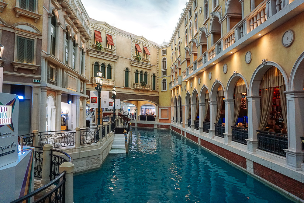Бассейн с волнами в Galaxy Macau