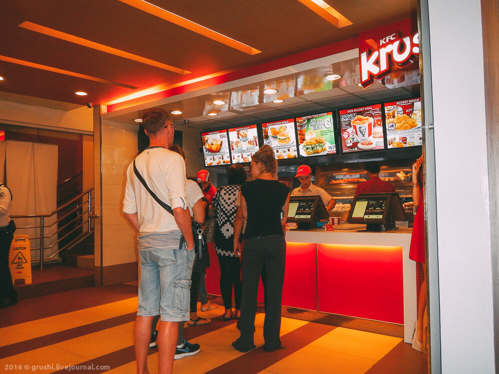 Интерьер KFC в Маниле