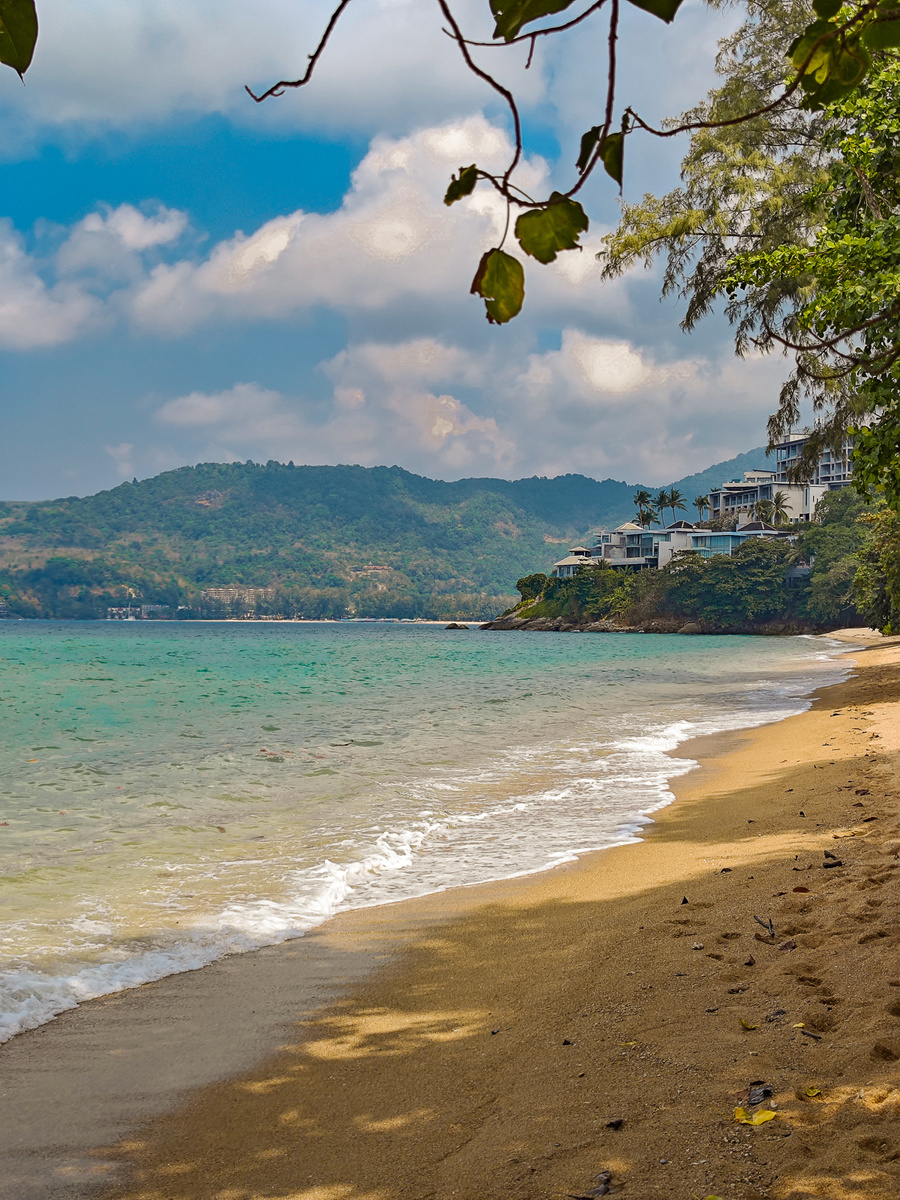 Песчаный берег Rayee Beach