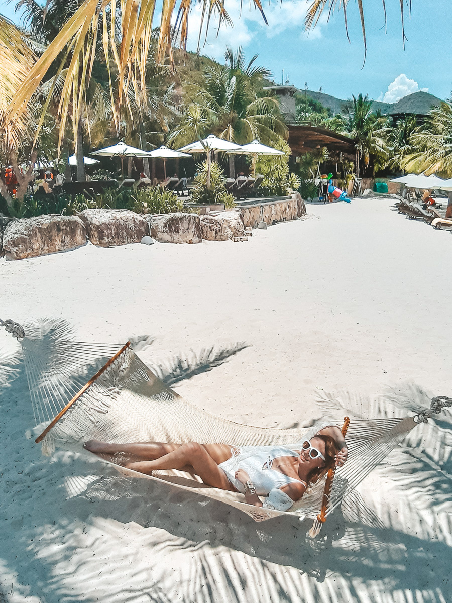 Пляж отеля Amiana Resort в Нячанге