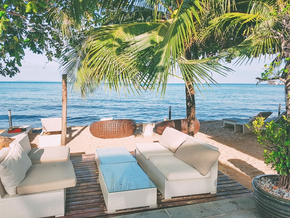 Вид из окна отеля на море в Сиануквиле