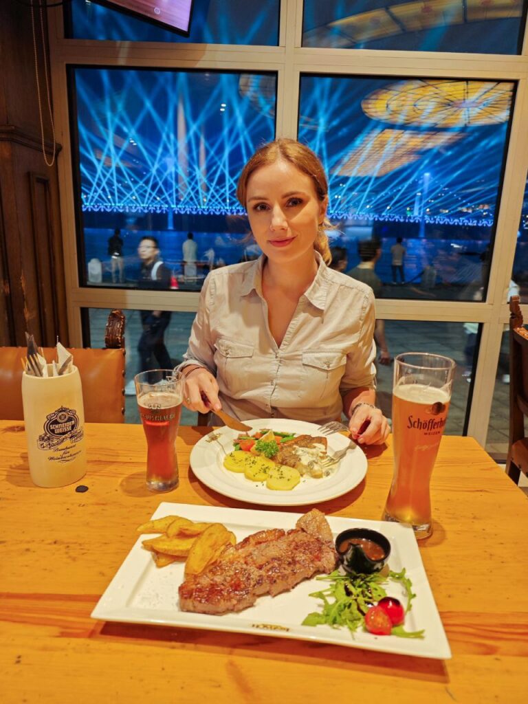 Стейк в пабе Lenbach