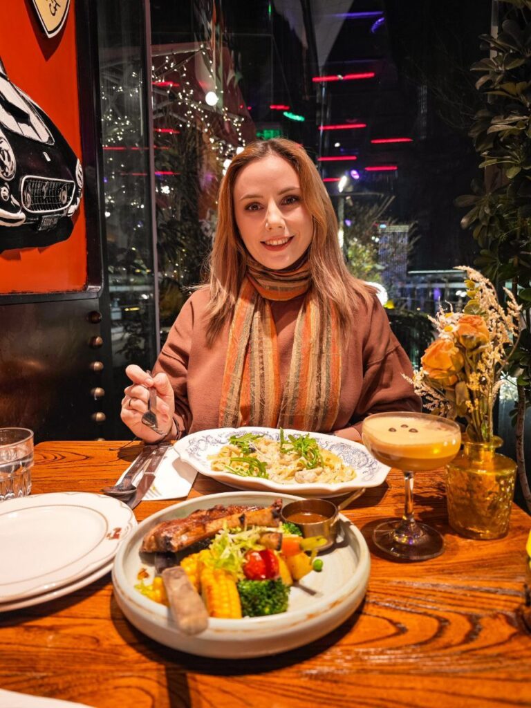 Ужин в баре 1886 в Пекине