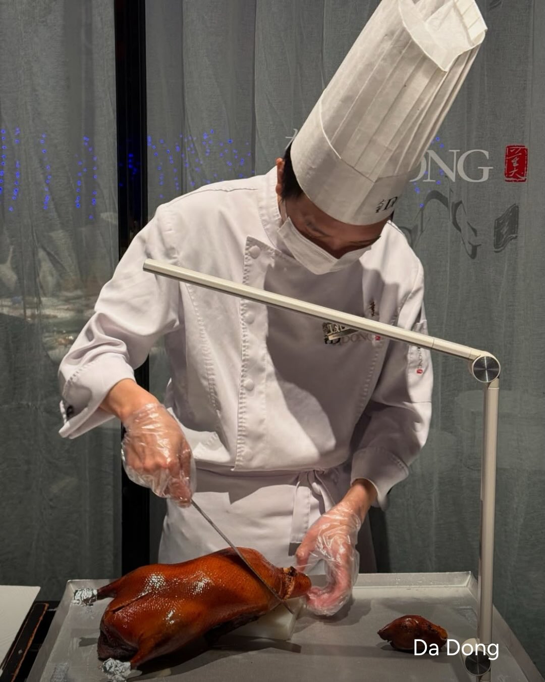Современная подача утки в ресторане Taste of Dadong