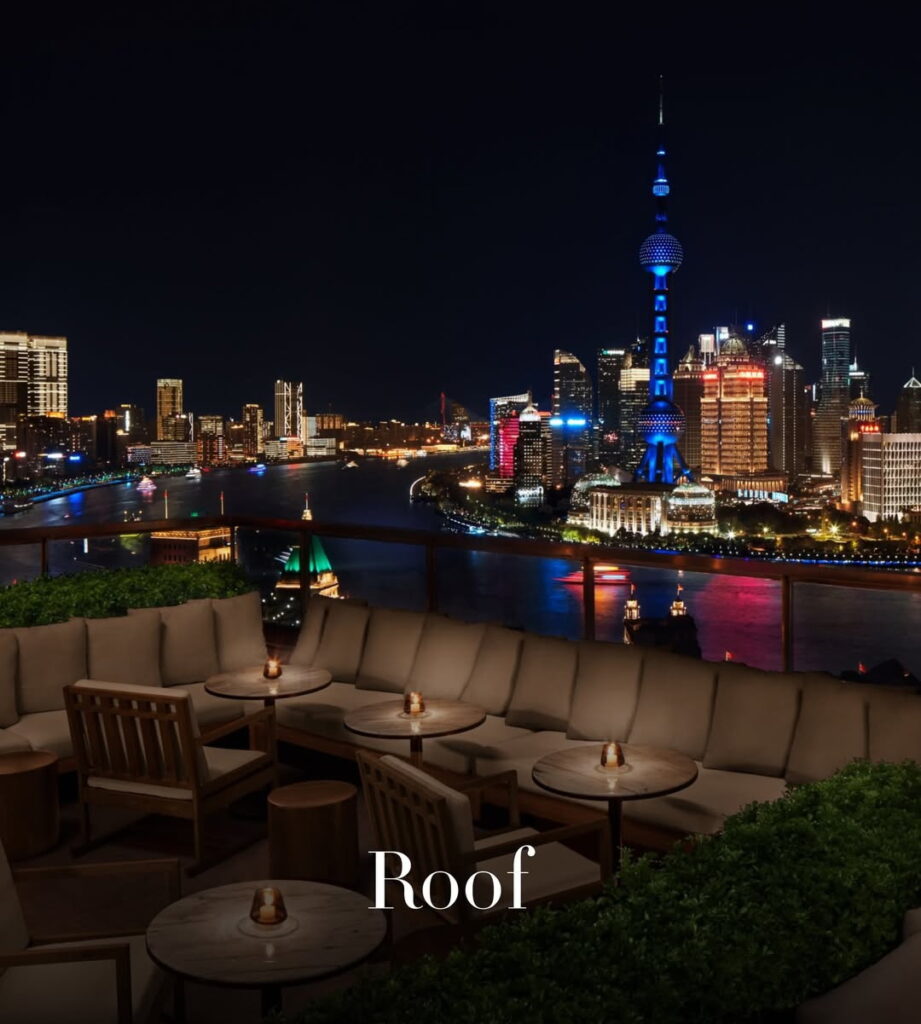 Открытая терраса Roof в The Shanghai EDITION с панорамой города