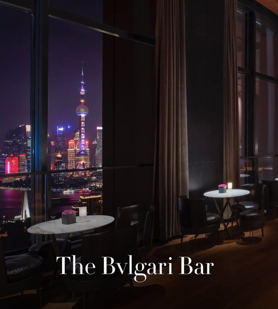 Интерьер и вид из The Bvlgari Bar на панораму Пудуна
