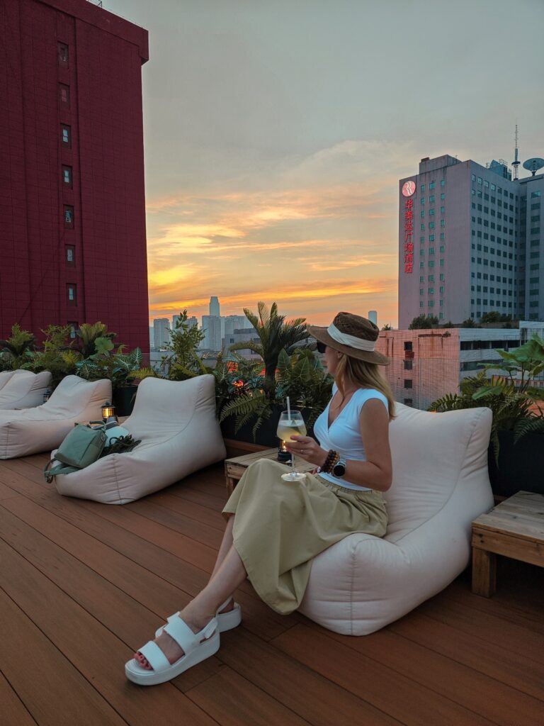 Коктейли в баре Hi Warm в Шэньяне