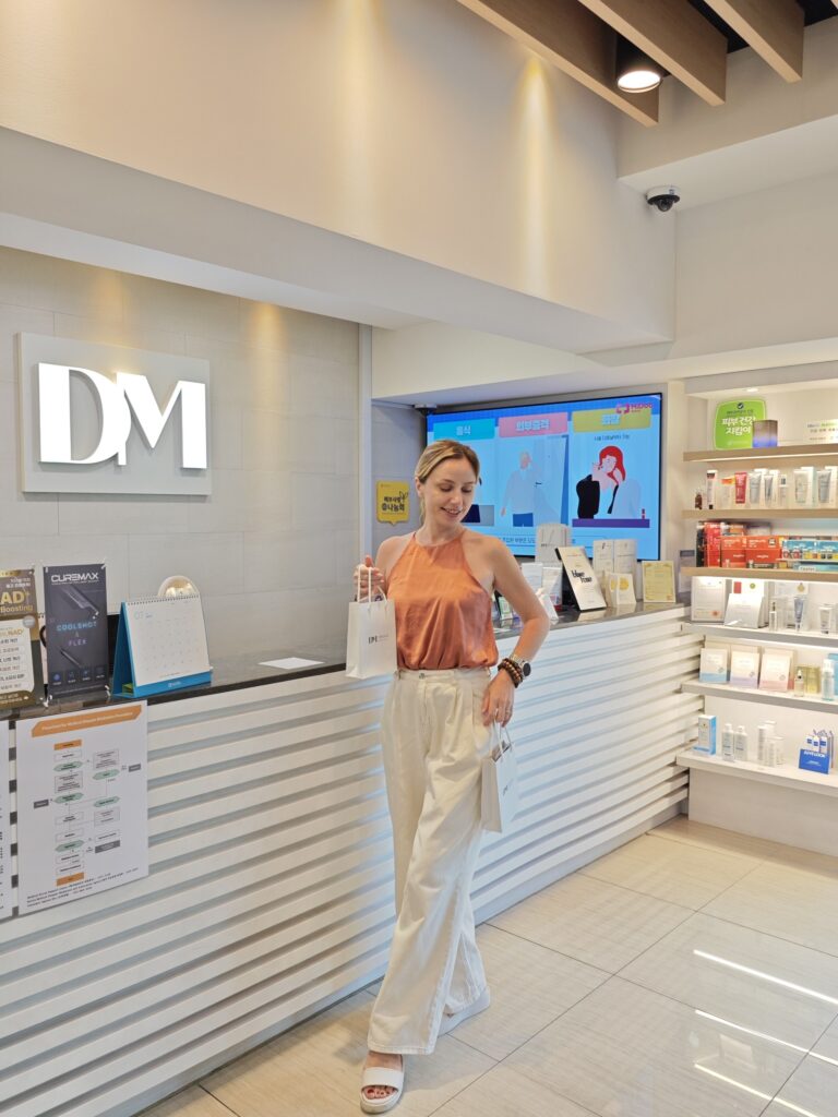 Приём в дерматологической клинике DM Dermatology в Сеуле