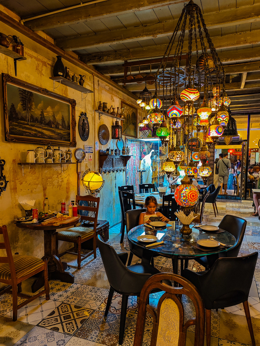 Интерьер и атмосфера турецкого ресторана Efe Old Town