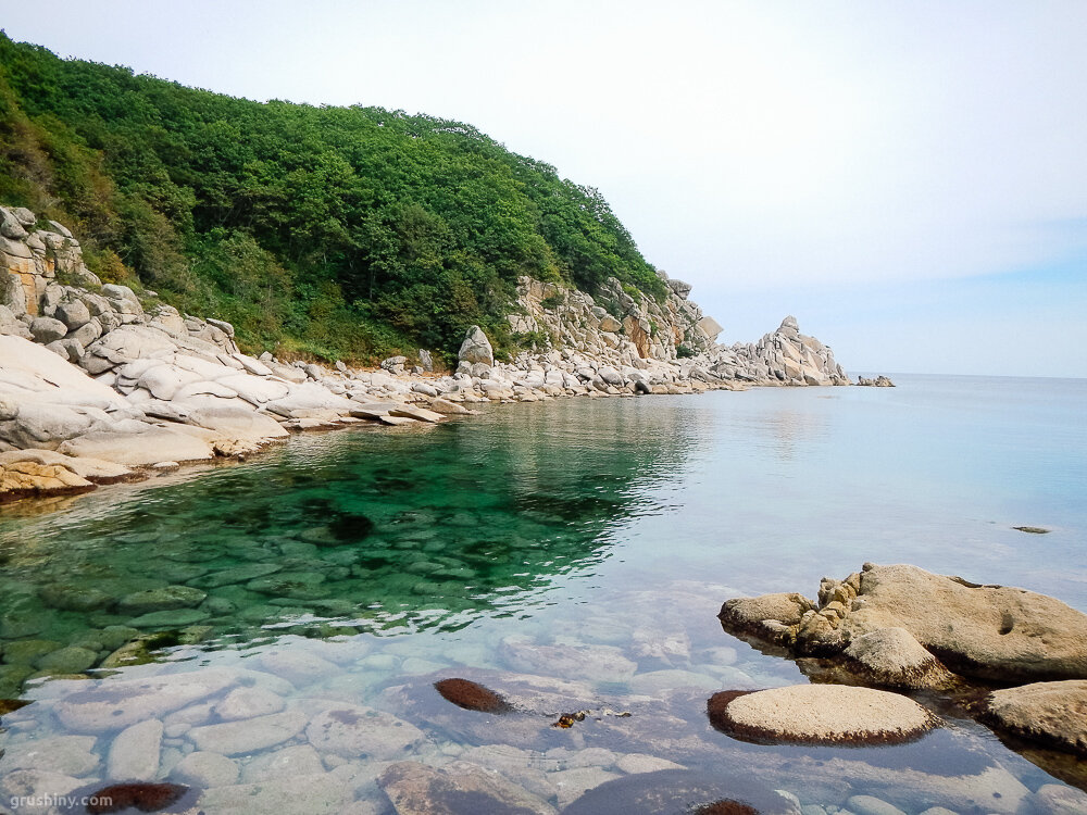 Бухта Спокойная пляж море