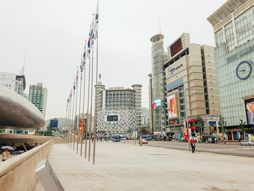 Архитектура Dongdaemun Design Plaza в Сеуле