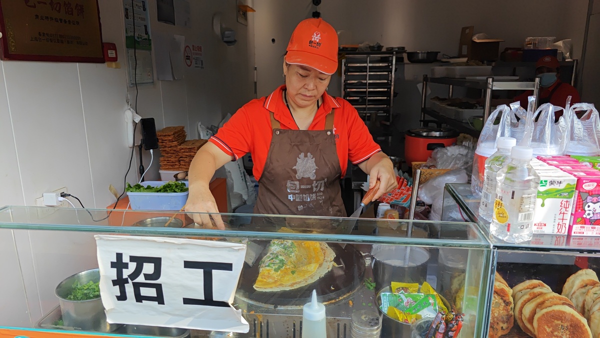 Супермаркет FamilyMart в здании отеля