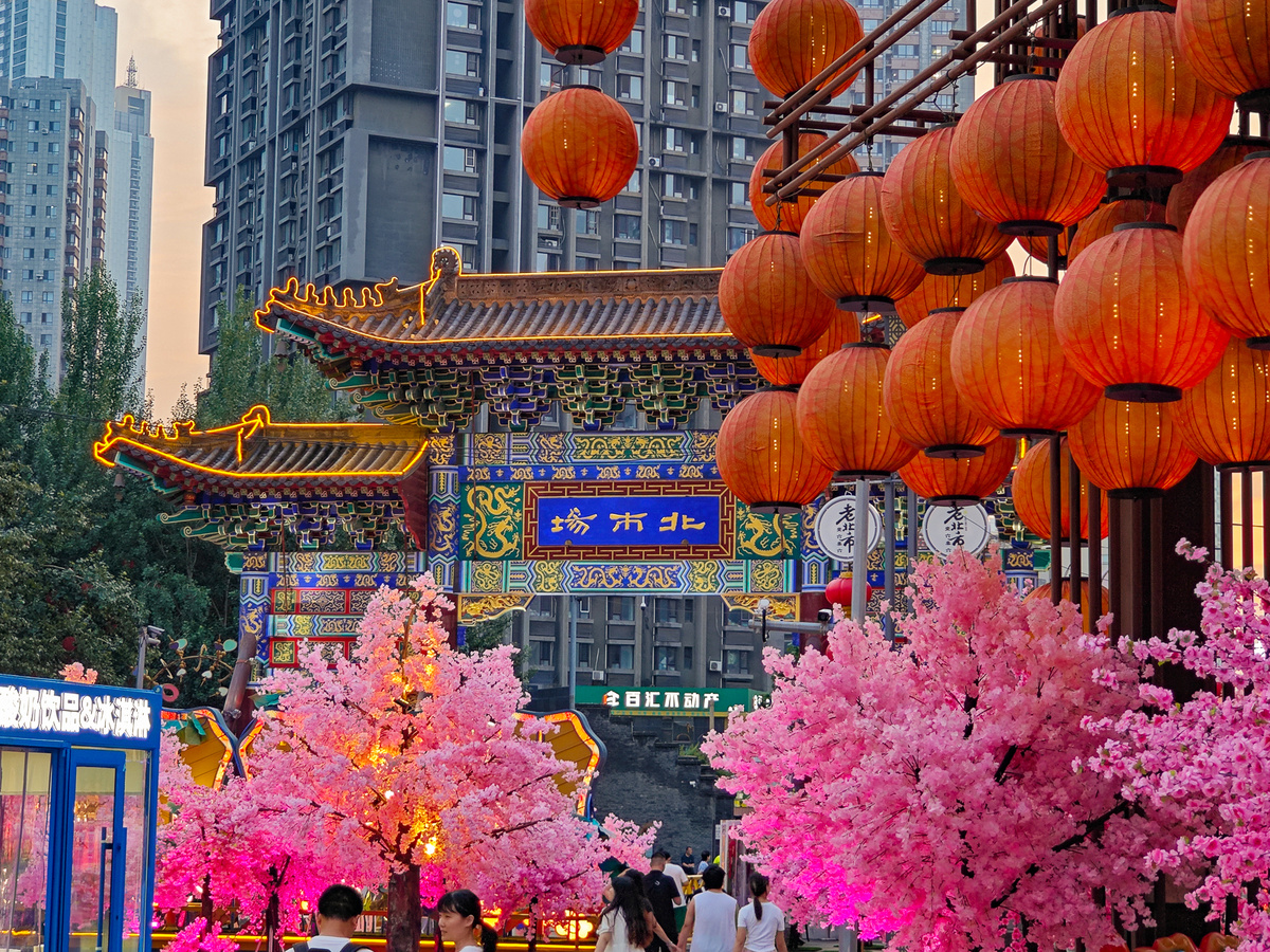 Старинный квартал Laobeishi в Шэньяне вечером