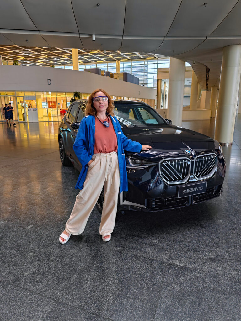 Роботы-манипуляторы на заводе BMW в Китае