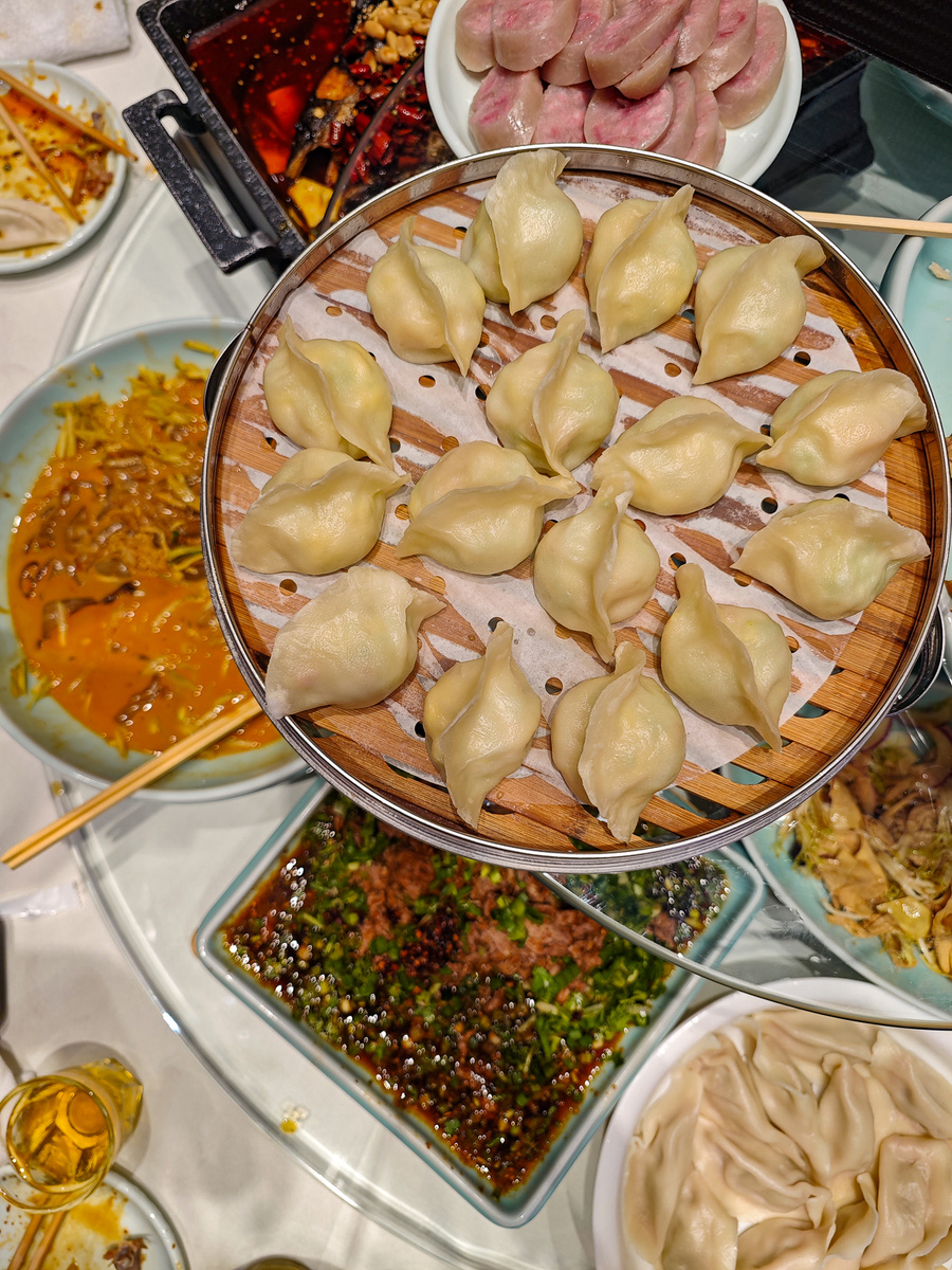 Блюда китайской кухни в ресторане Шэньяна