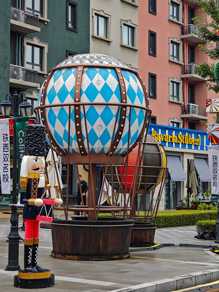 Блюда европейской кухни в ресторане Bavaria