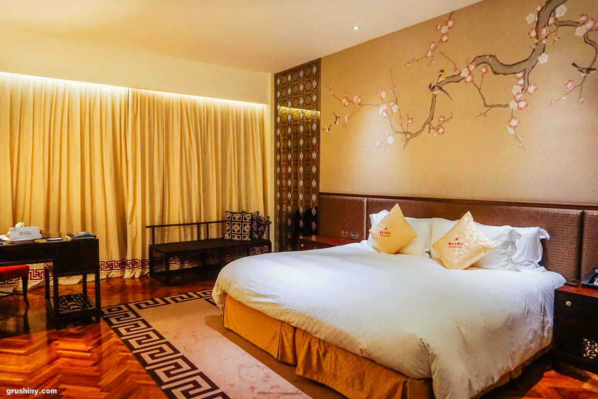 Номер в Grand Hotel с кроватью king-size
