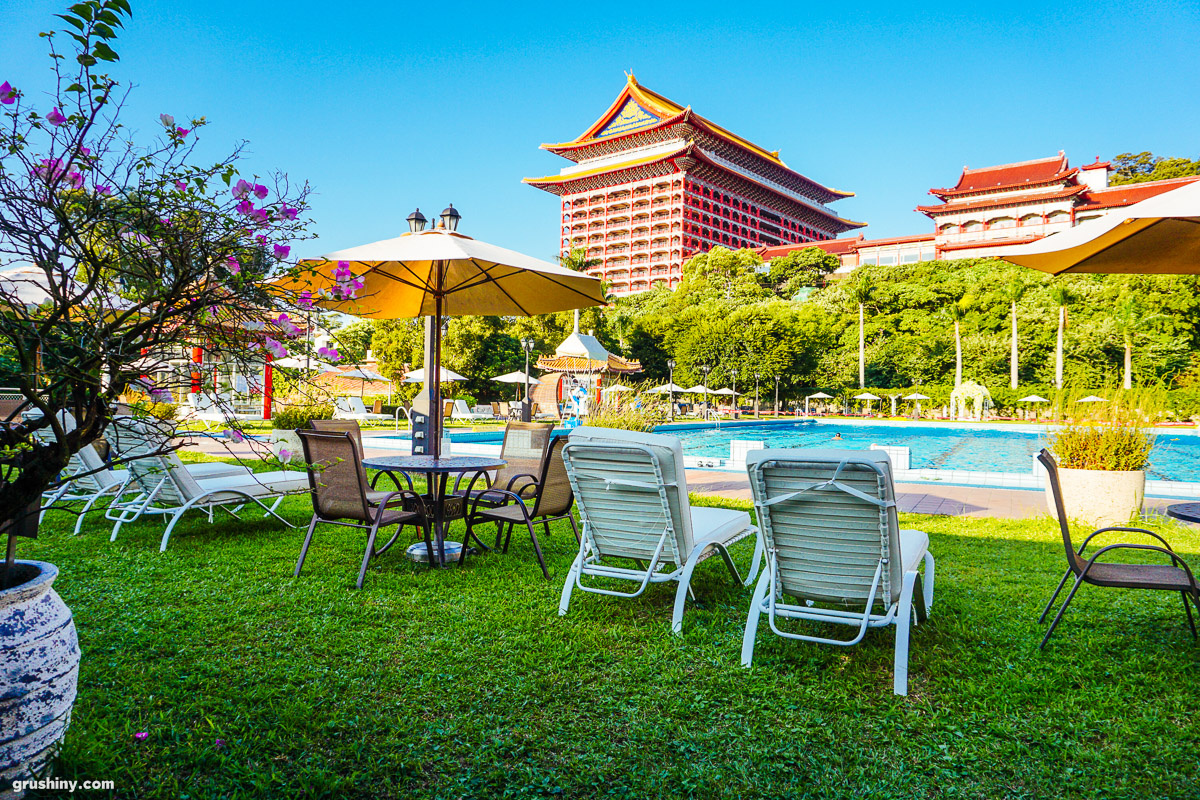 Стойка регистрации Grand Hotel