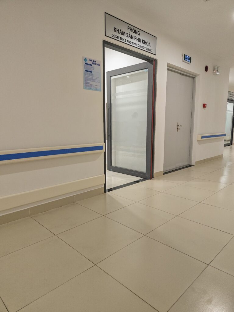 Ожидание приема в университетской клинике Дананга