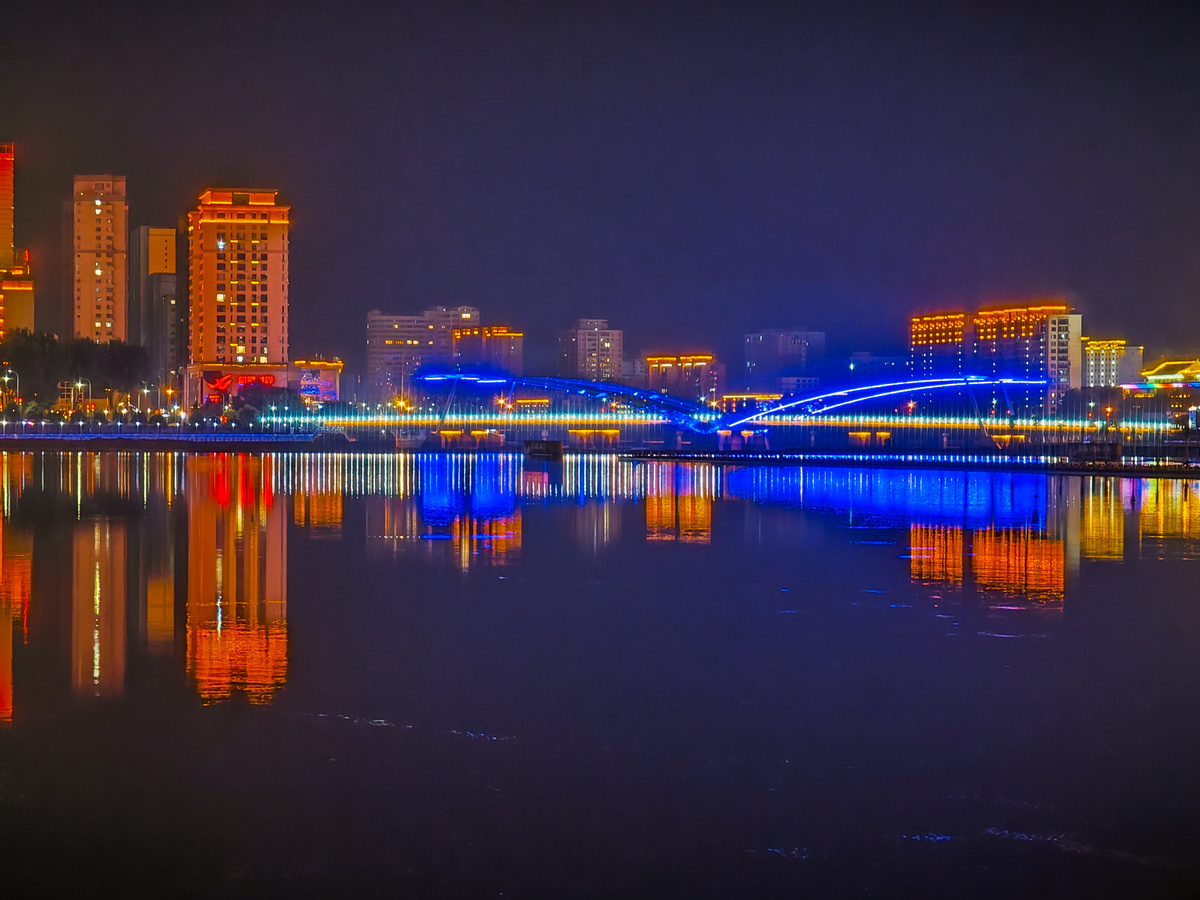 Вечерняя подсветка мостов Яньцзы